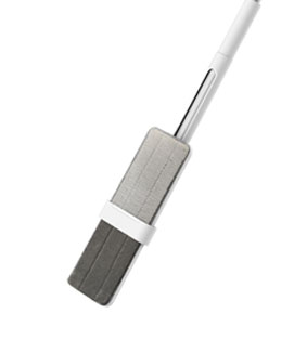 Hands free self squeeze flat mop